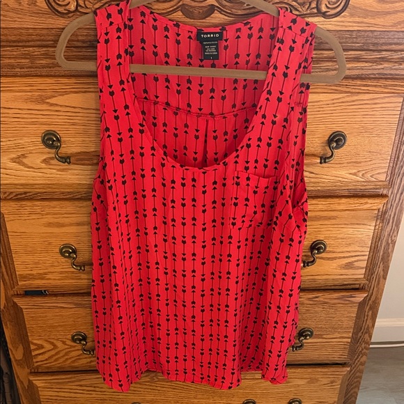 Torrid Arrow Patterned Top - Picture 3 of 6